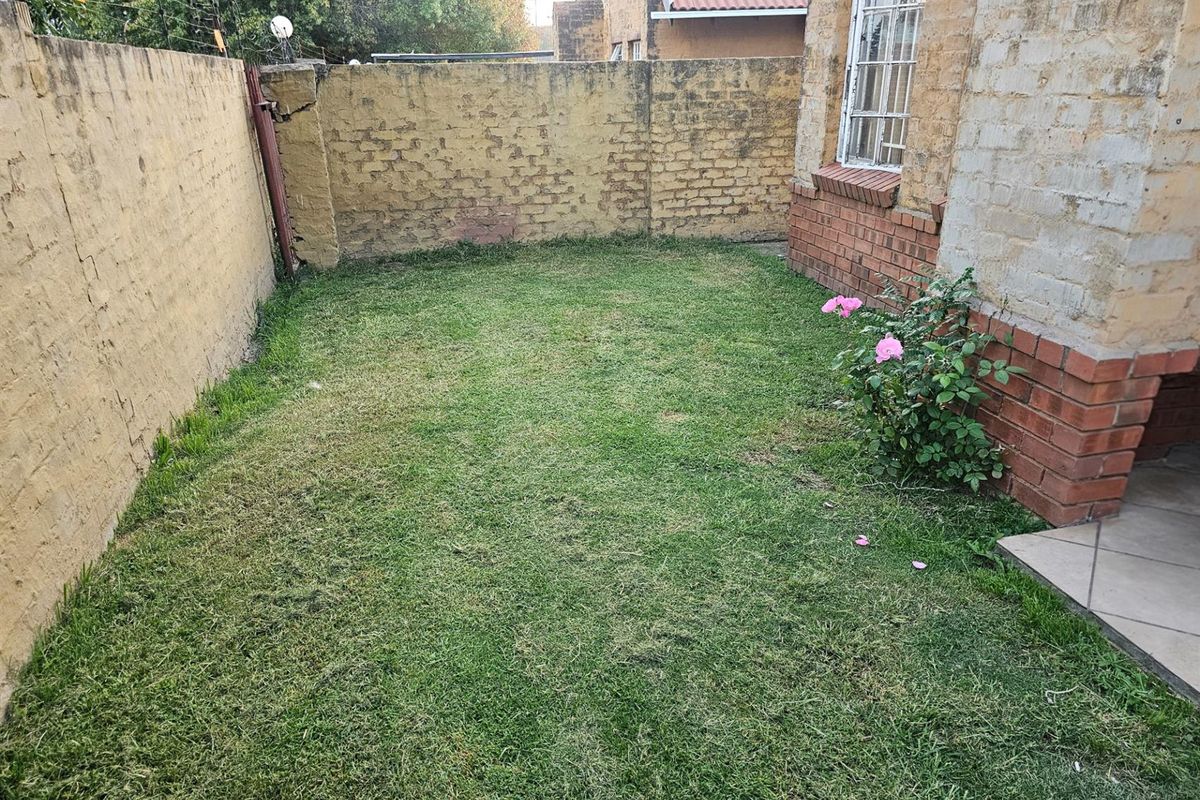 House For Sale in Witbank Ext 8, Witbank - Photo 5