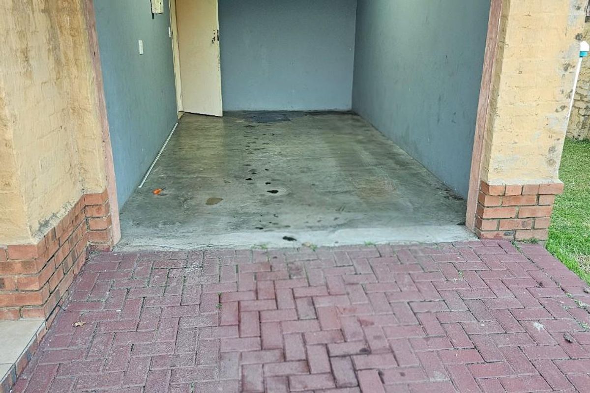 House For Sale in Witbank Ext 8, Witbank - Photo 4