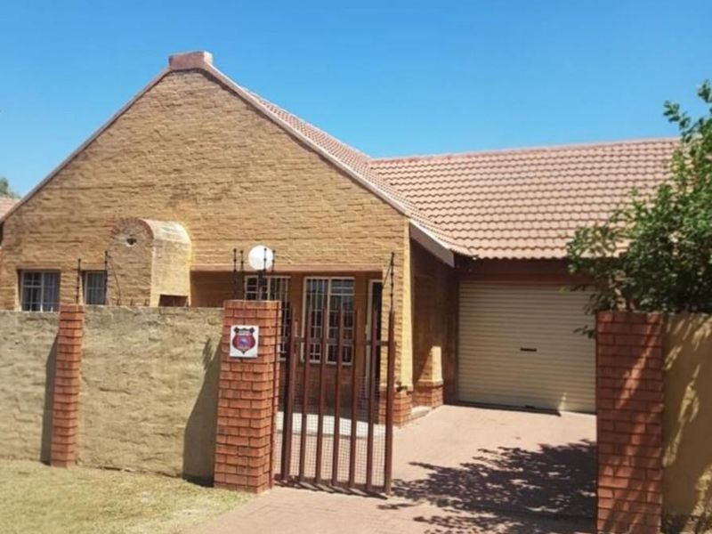 House For Sale in Witbank Ext 8, Witbank - Photo 2