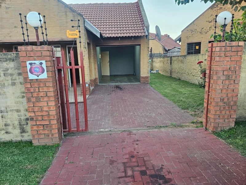 House For Sale in Witbank Ext 8, Witbank - Photo 3