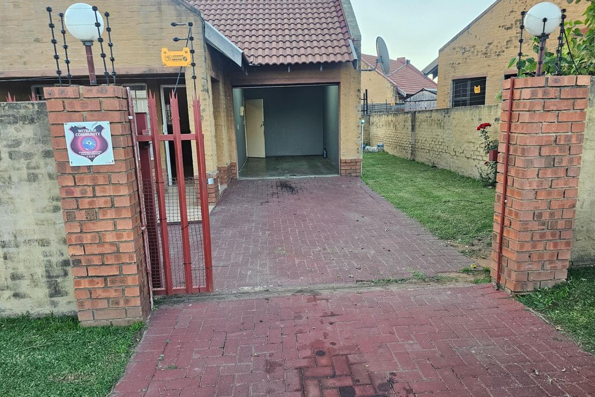 House For Sale in Witbank Ext 8, Witbank - Photo 3