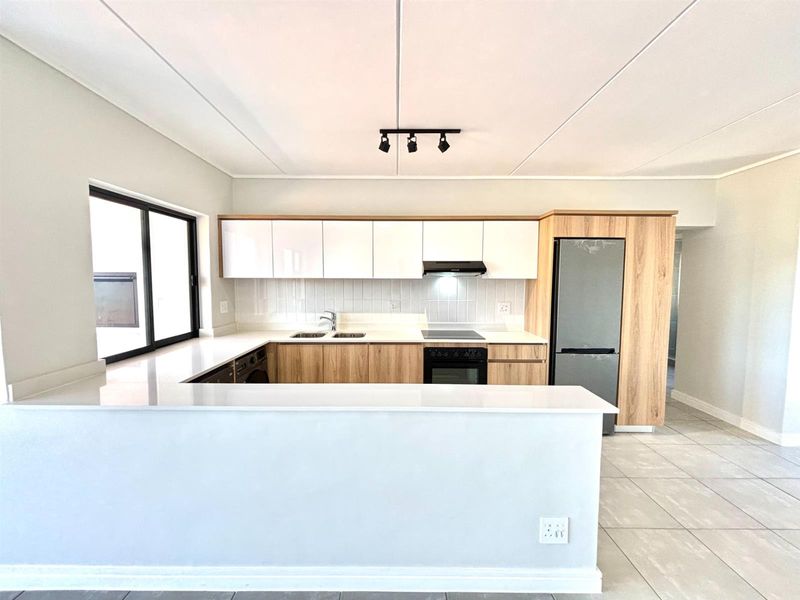 Could moving in be this simple for once - Photo 4