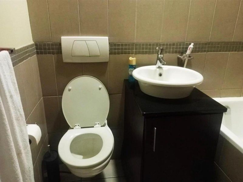 2 Bedroom Apartment For Sale in Ferreirasdorp, Johannesburg - Photo 8