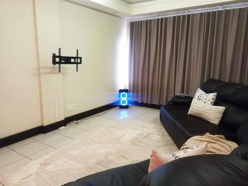 2 Bedroom Apartment For Sale in Ferreirasdorp, Johannesburg - Photo 6