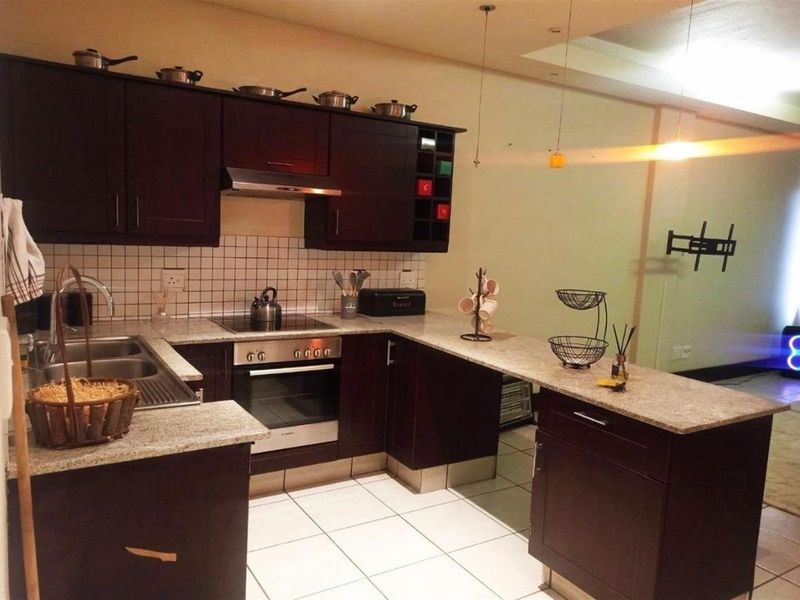 2 Bedroom Apartment For Sale in Ferreirasdorp, Johannesburg - Photo 5