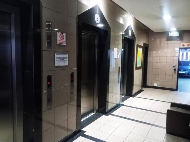 2 Bedroom Apartment For Sale in Ferreirasdorp, Johannesburg - Photo 4