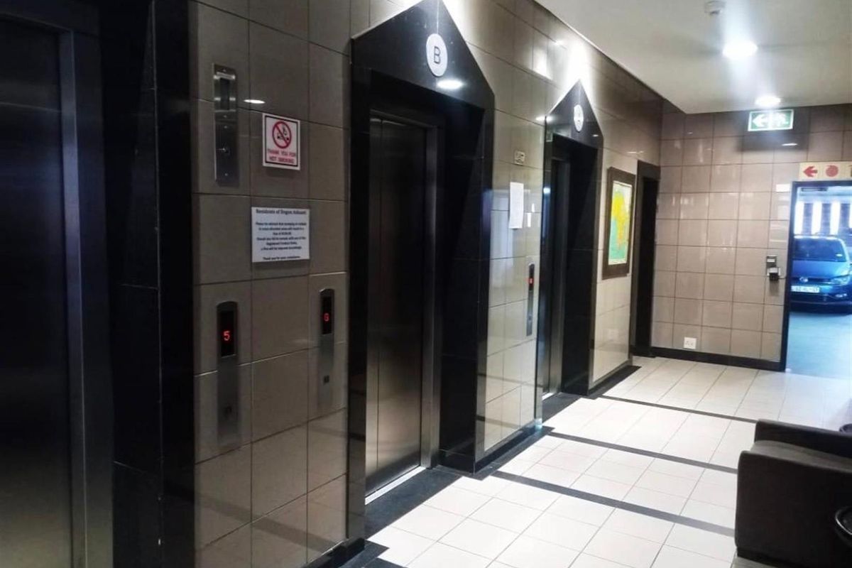 2 Bedroom Apartment For Sale in Ferreirasdorp, Johannesburg - Photo 4