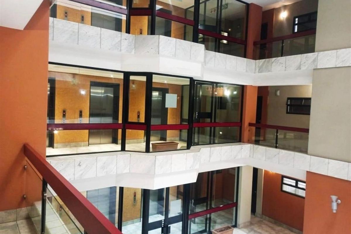 2 Bedroom Apartment For Sale in Ferreirasdorp, Johannesburg - Photo 3