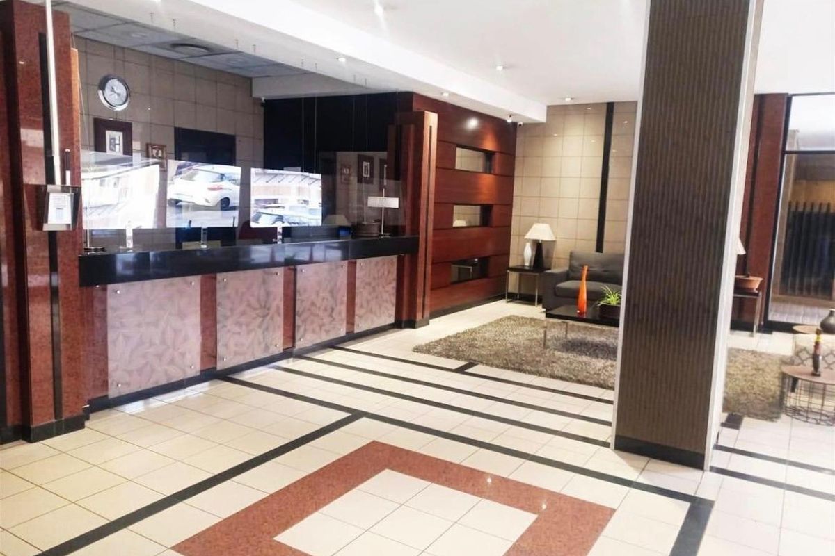 2 Bedroom Apartment For Sale in Ferreirasdorp, Johannesburg - Photo 2