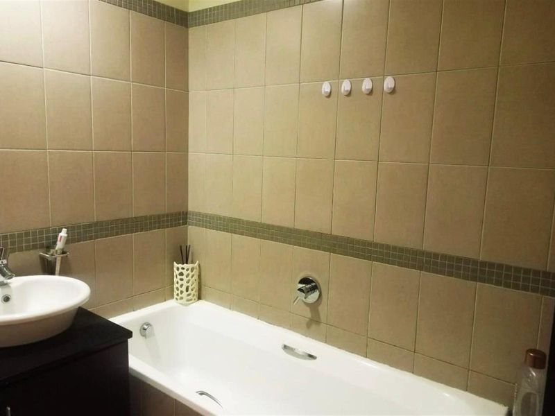 2 Bedroom Apartment For Sale in Ferreirasdorp, Johannesburg - Photo 7
