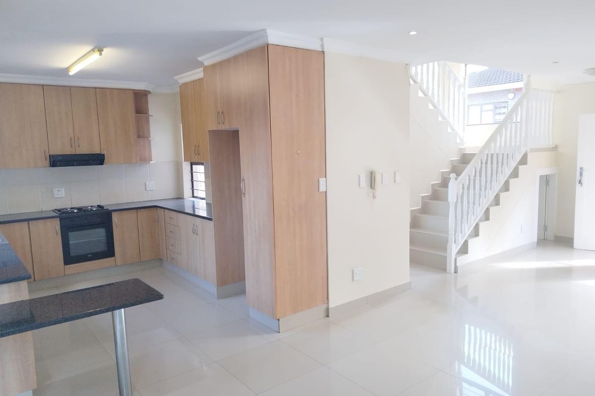 Duplex To Rent in Overport, Durban, KwaZulu Natal - Photo 3