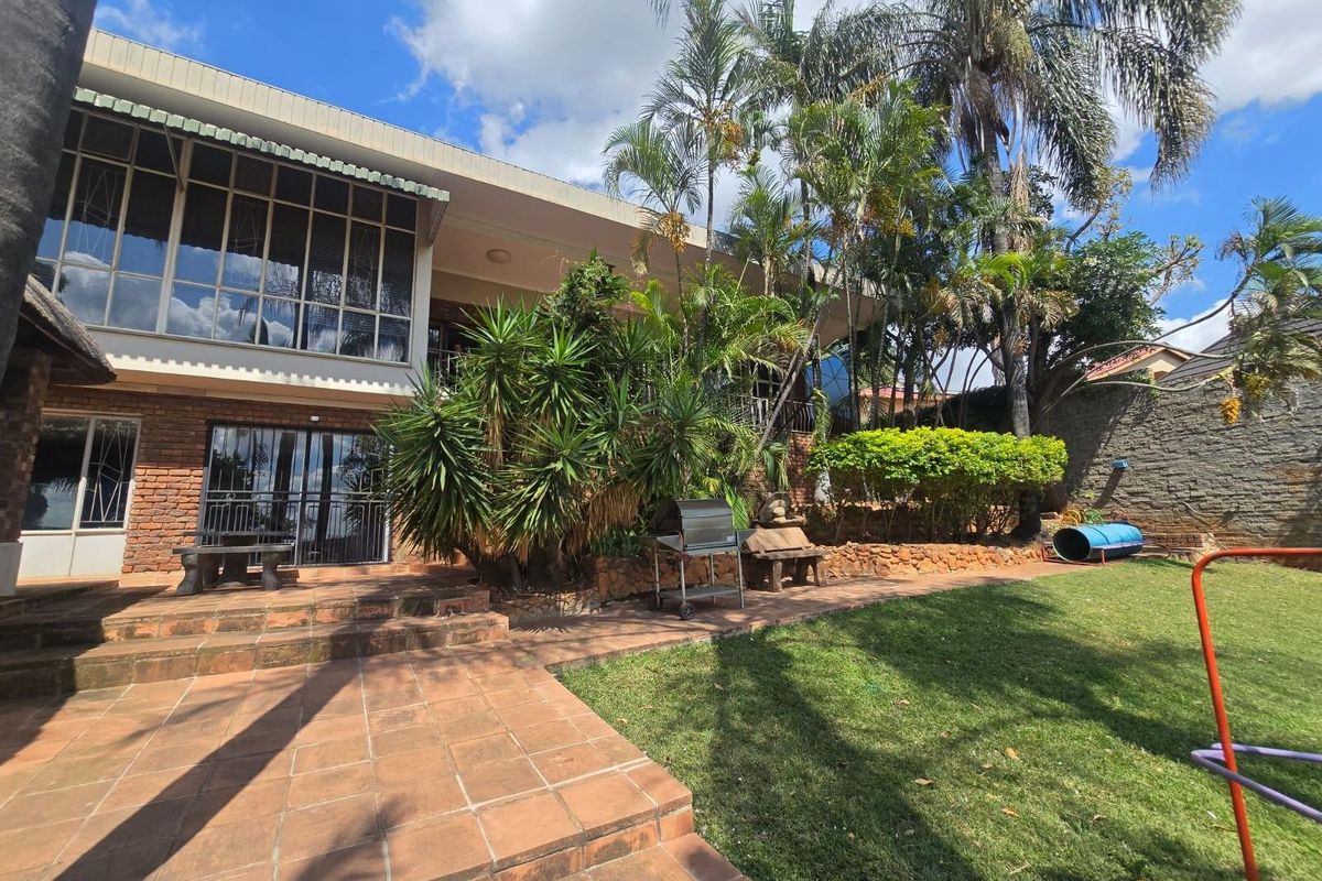 House For Sale in Sinoville, Pretoria - Photo 4