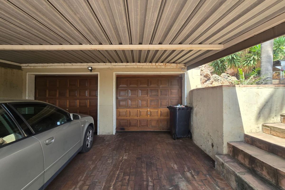 House For Sale in Sinoville, Pretoria - Photo 2