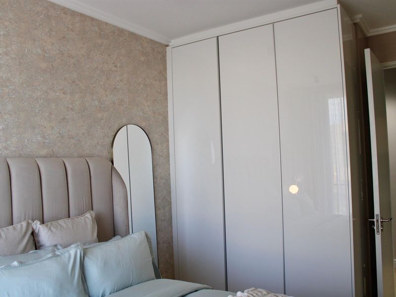 Luxury Fully Furnished 2-Bedroom Apartment To Rent - Ellipse, Waterfall - Photo 10