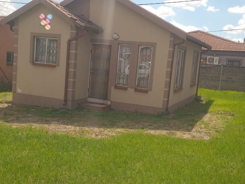 House For Sale in Madadeni, Newcastle, KwaZulu Natal - Photo 1