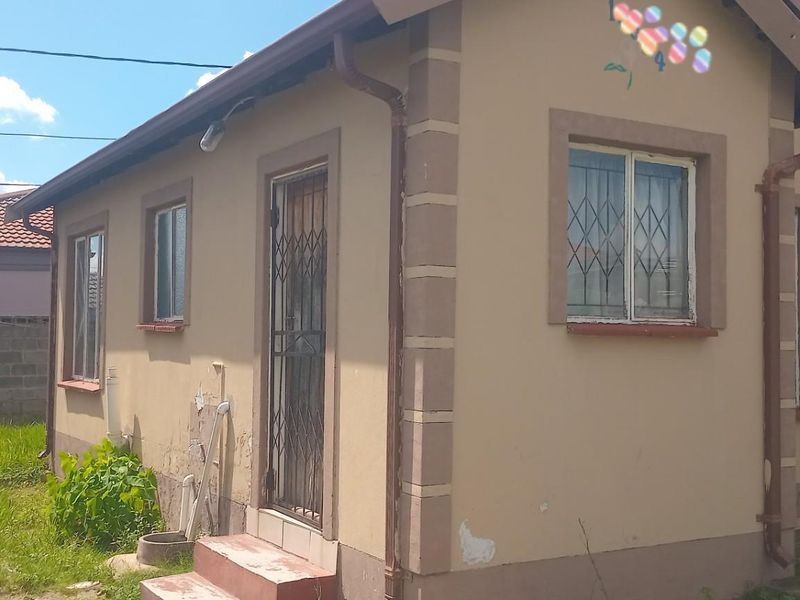 House For Sale in Madadeni, Newcastle, KwaZulu Natal - Photo 2