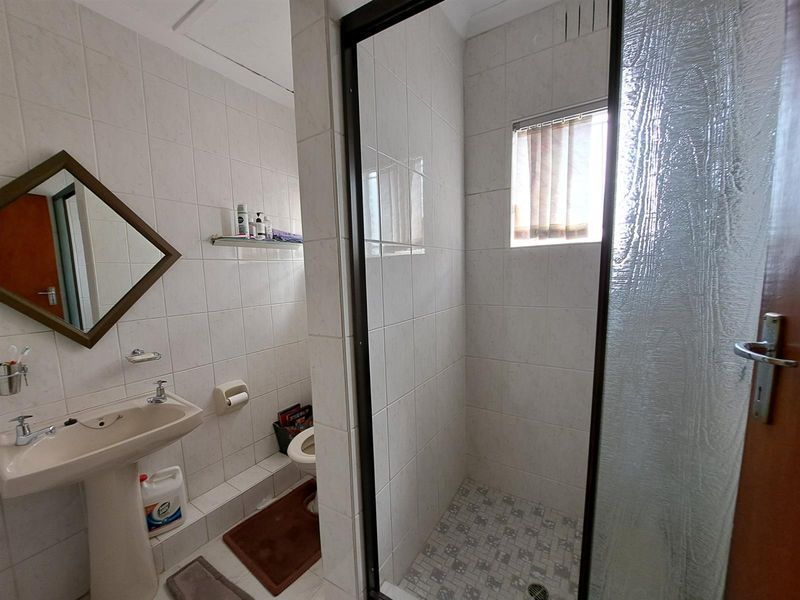 BARGAIN DELUXE - Photo 9