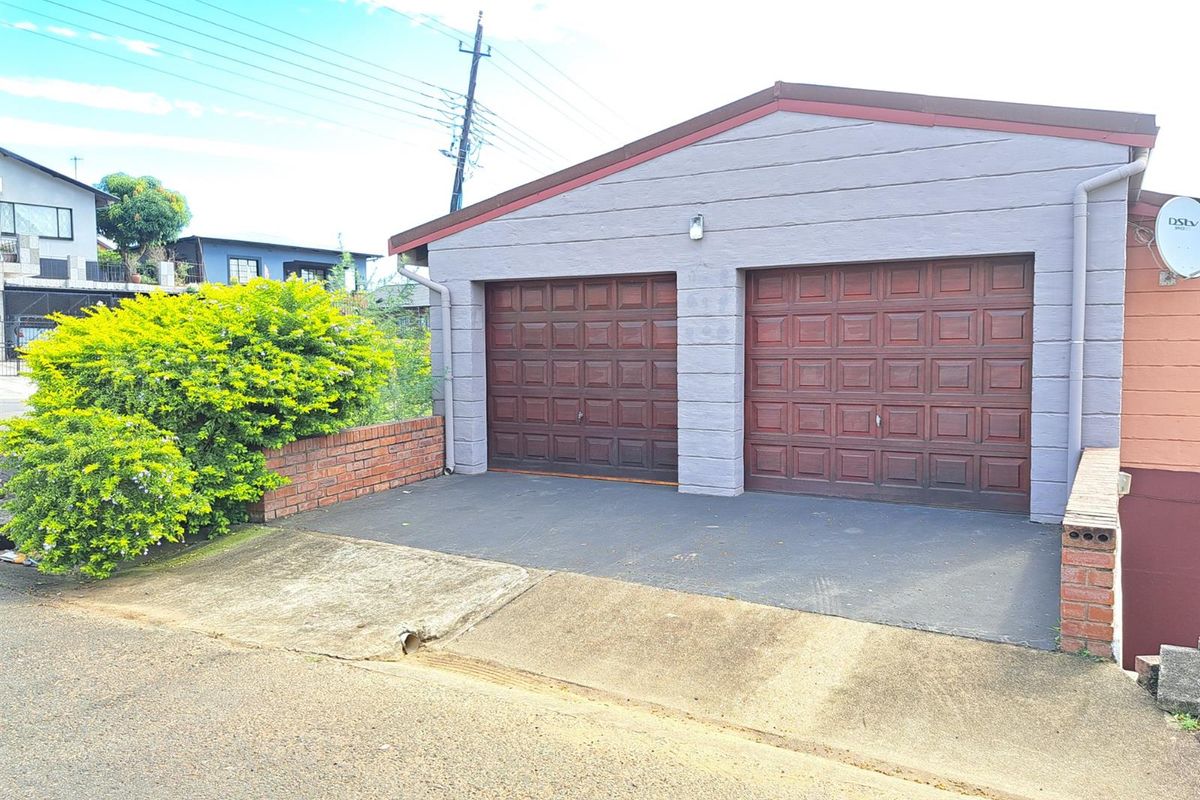 BARGAIN DELUXE - Photo 2