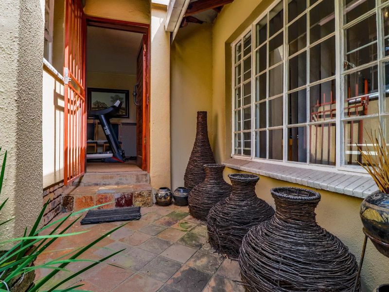 Spacious 4-Bedroom Home with Inverter and Backup Battery - Photo 2