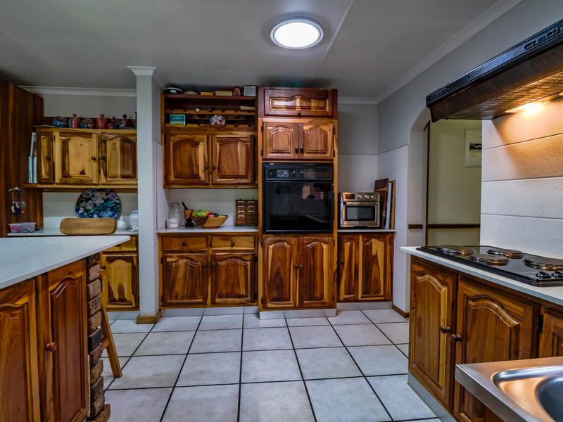 Spacious 4-Bedroom Home with Inverter and Backup Battery - Photo 5