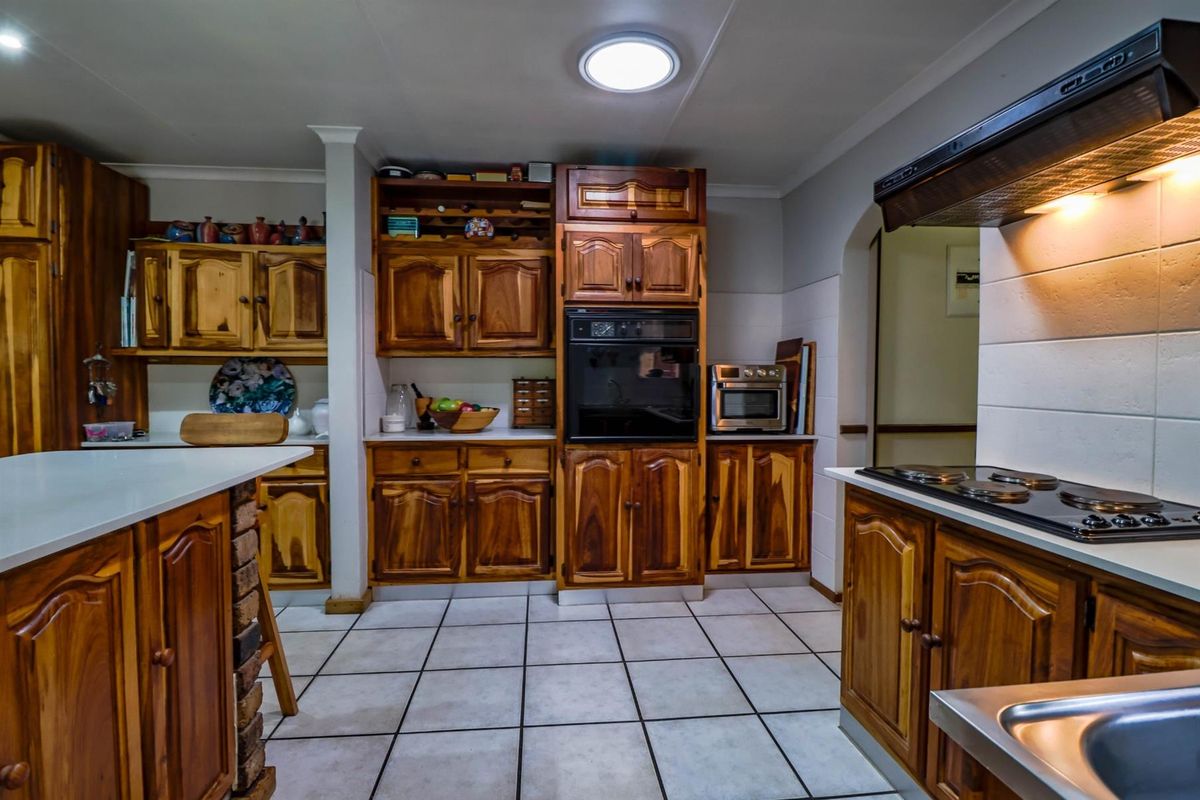 Spacious 4-Bedroom Home with Inverter and Backup Battery - Photo 5