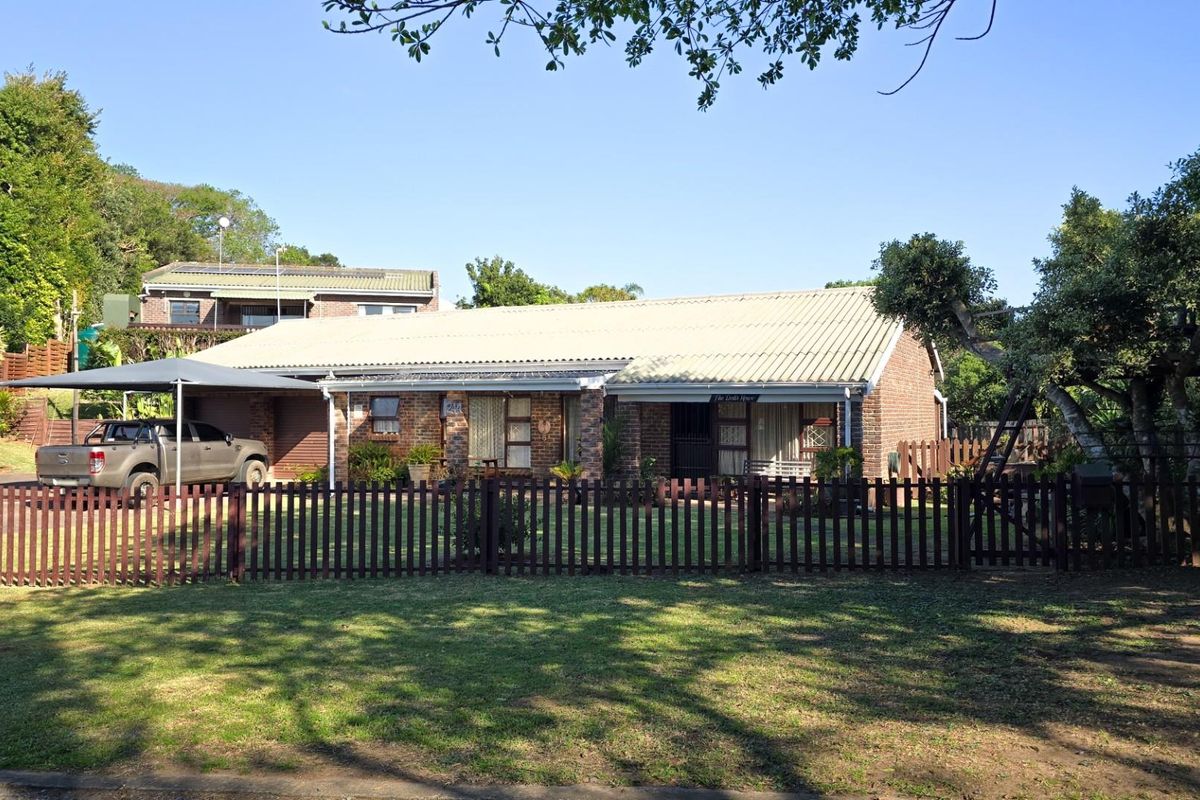Charming Coastal Family Home - Just a Short Stroll to the Beach - Photo 3