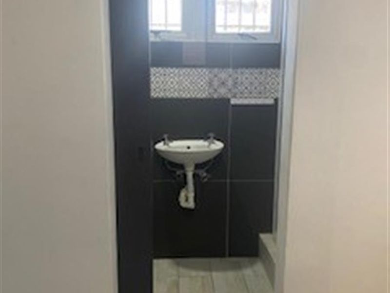 APARTMENT IN Imam Rd CLAREMONT FOR ONE PERSON ONLY - Photo 8