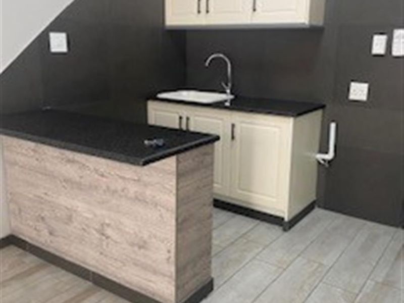 APARTMENT IN Imam Rd CLAREMONT FOR ONE PERSON ONLY - Photo 3