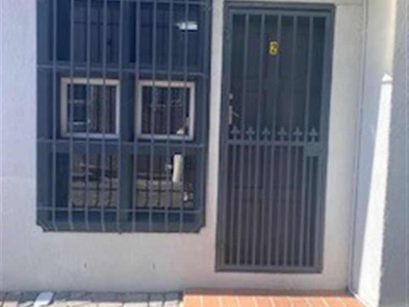 APARTMENT IN Imam Rd CLAREMONT FOR ONE PERSON ONLY - Photo 2