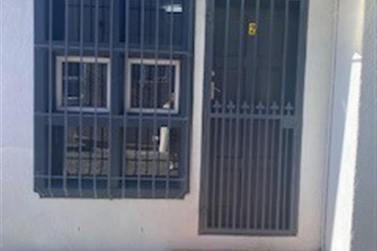 APARTMENT IN Imam Rd CLAREMONT FOR ONE PERSON ONLY - Photo 2