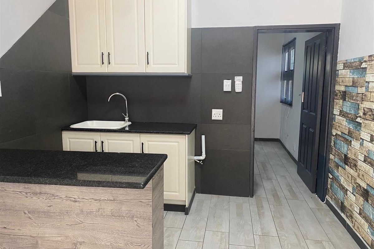 APARTMENT IN Imam Rd CLAREMONT FOR ONE PERSON ONLY - Photo 5