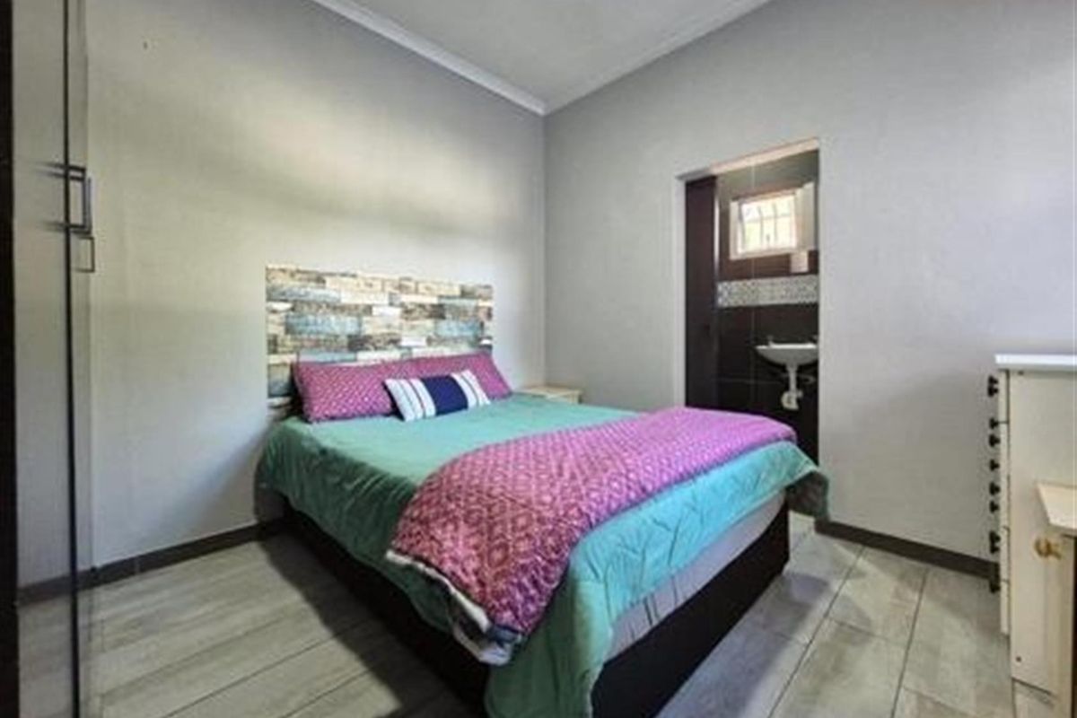 APARTMENT IN Imam Rd CLAREMONT FOR ONE PERSON ONLY - Photo 4