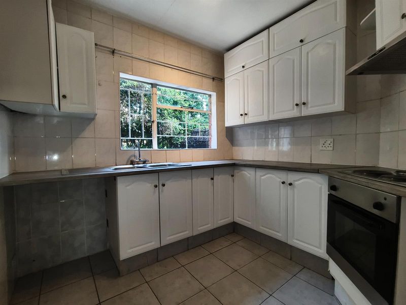 Townhouse For Sale in Bergbron, Roodepoort - Photo 6