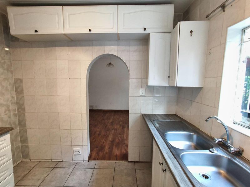 Townhouse For Sale in Bergbron, Roodepoort - Photo 5