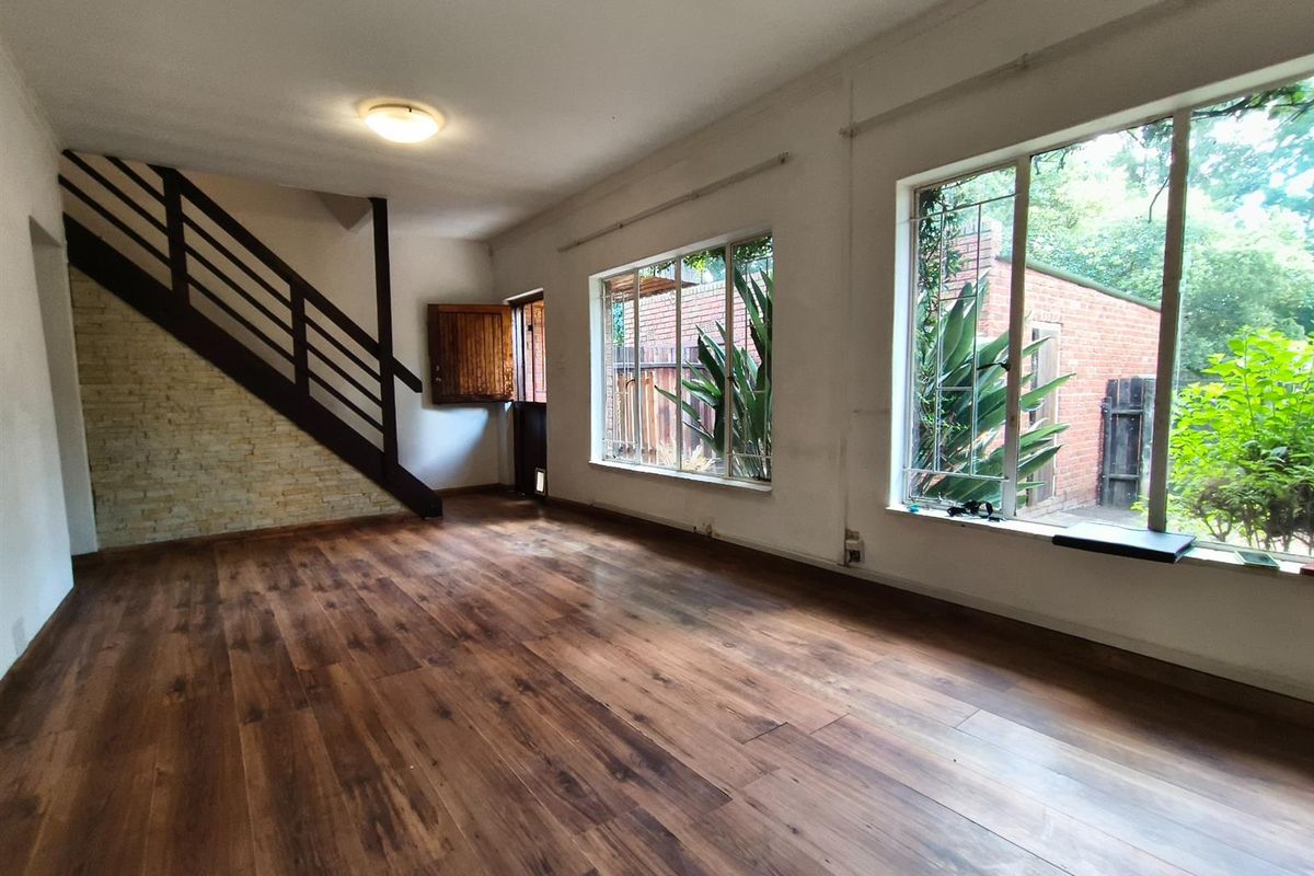 Townhouse For Sale in Bergbron, Roodepoort - Photo 3