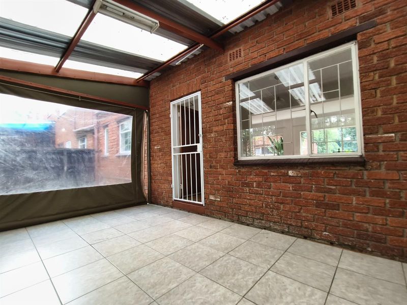 Townhouse For Sale in Bergbron, Roodepoort - Photo 6