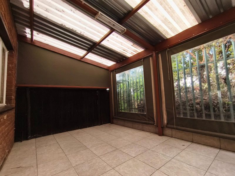 Townhouse For Sale in Bergbron, Roodepoort - Photo 8