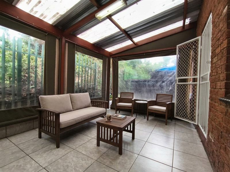 3 Bedroom Duplex Townhouse For Sale in Bergbron, Roodepoort - Photo 7