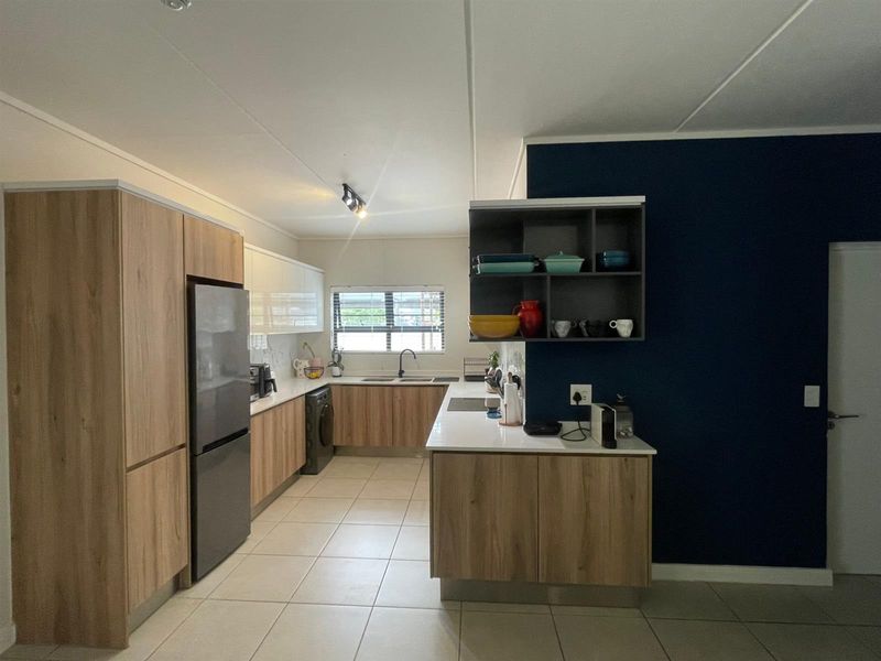 Apartment For Sale in Sandown, Blouberg - Photo 7