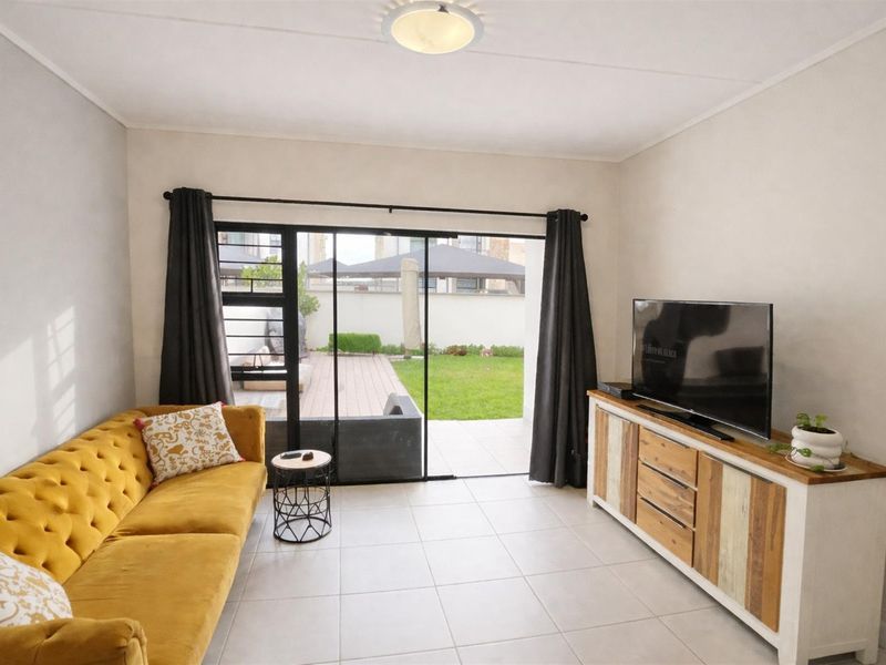 Apartment For Sale in Sandown, Blouberg - Photo 2