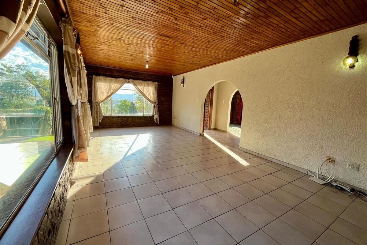 Sunset Views That Will Steal Your Heart - 3 Bedroom Home in Signal Hill - Photo 4