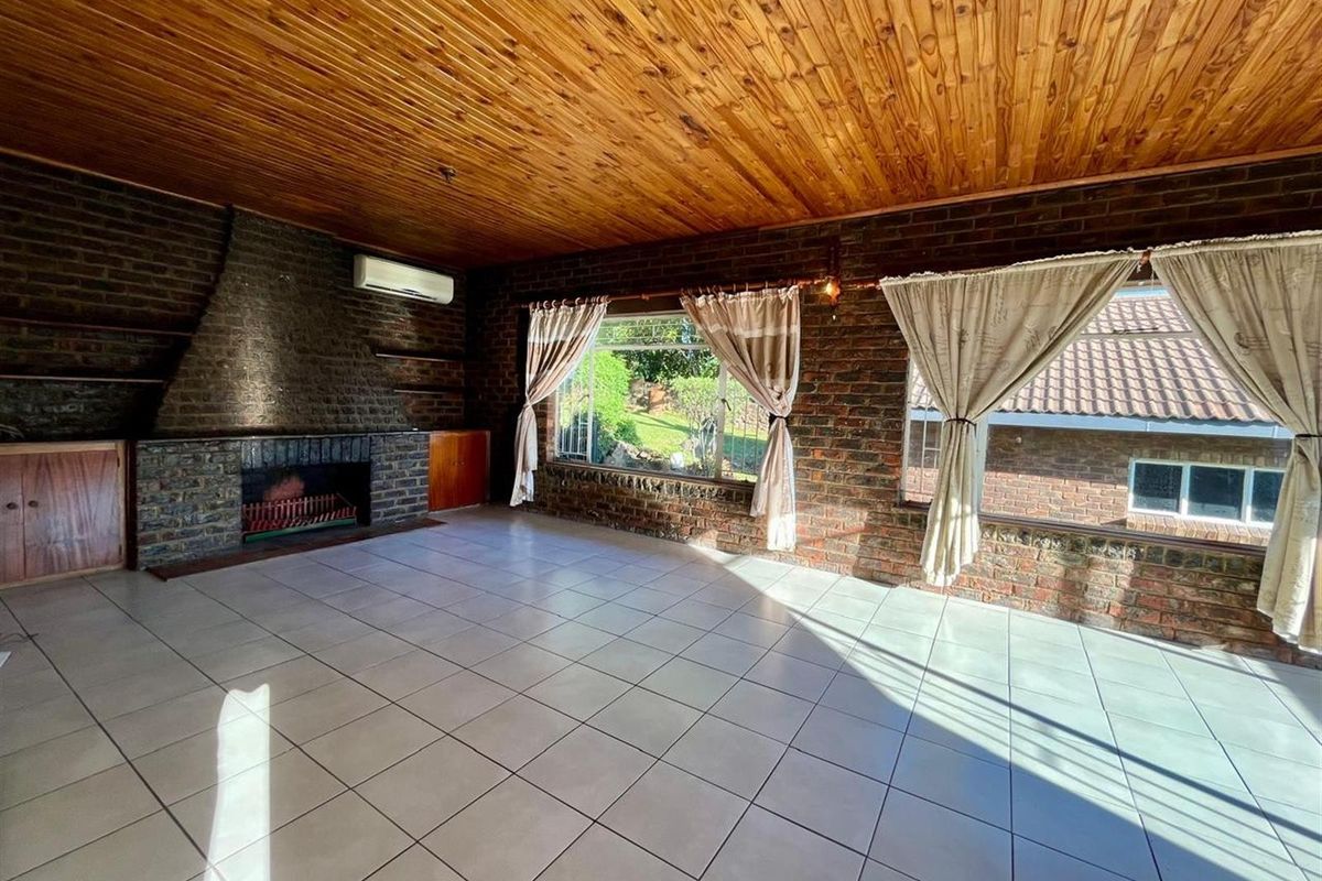 Sunset Views That Will Steal Your Heart - 3 Bedroom Home in Signal Hill - Photo 5