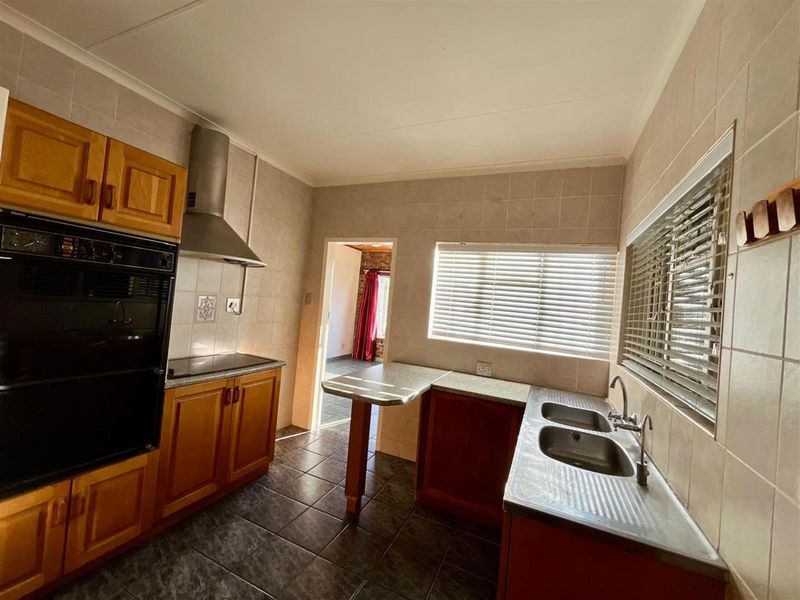 Sunset Views That Will Steal Your Heart - 3 Bedroom Home in Signal Hill - Photo 10