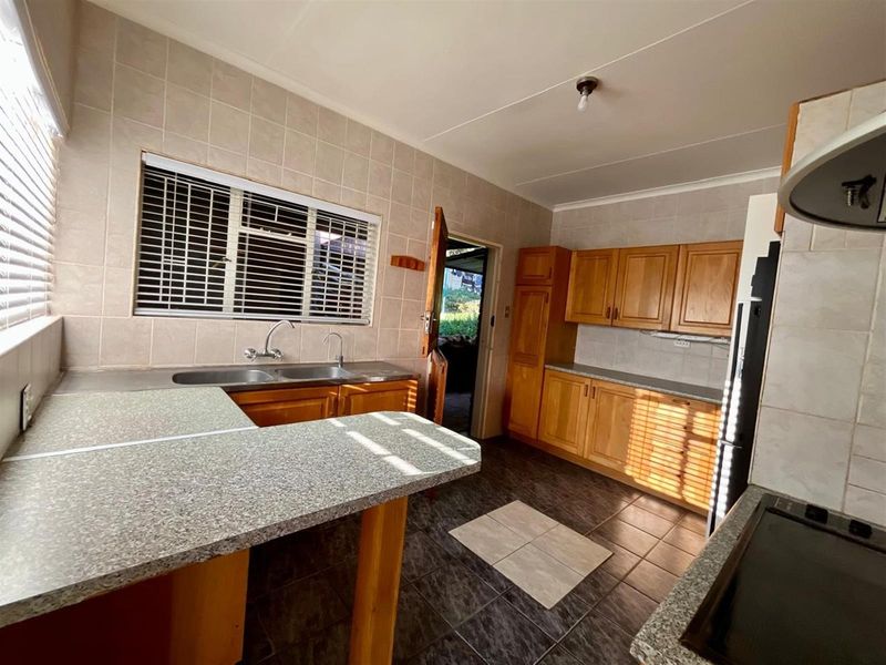 Sunset Views That Will Steal Your Heart - 3 Bedroom Home in Signal Hill - Photo 9