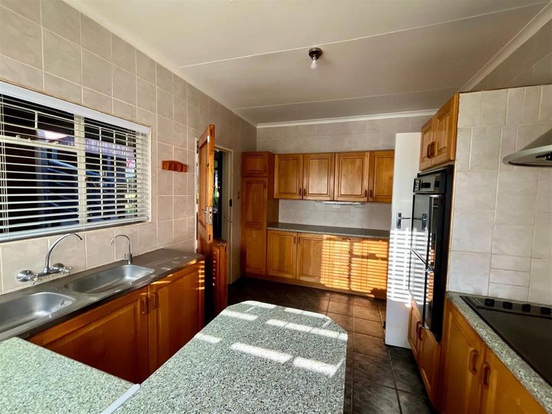Sunset Views That Will Steal Your Heart - 3 Bedroom Home in Signal Hill - Photo 8