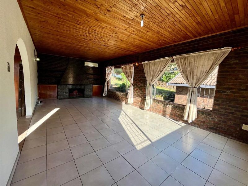 Sunset Views That Will Steal Your Heart - 3 Bedroom Home in Signal Hill - Photo 2