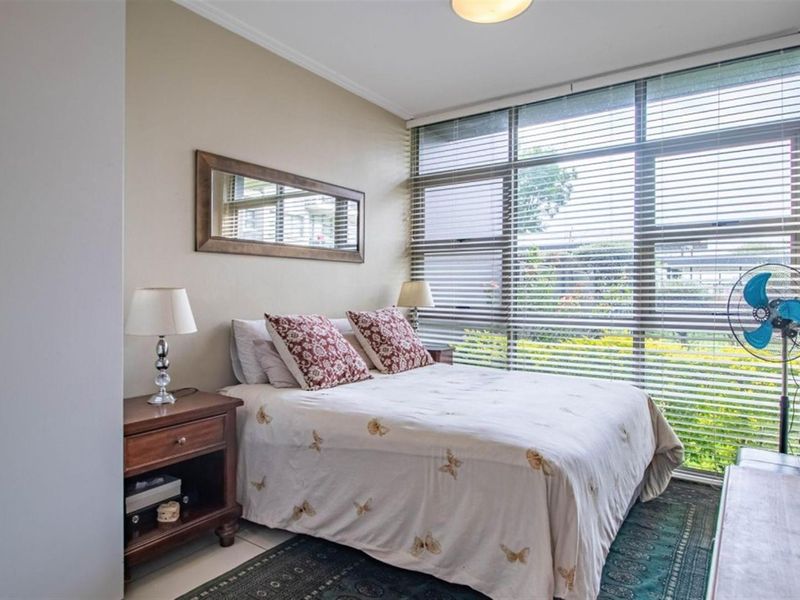 Spacious, Stylish and Secure 3 Bedroom Apartment with Private Garden - Photo 5