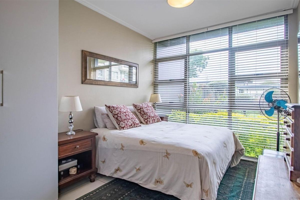 Spacious, Stylish and Secure 3 Bedroom Apartment with Private Garden - Photo 5