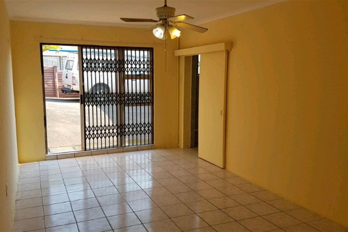 Apartment To Rent in Grosvenor, Bluff, Durban, KwaZulu Natal - Photo 2