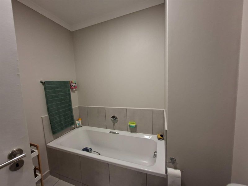 Modern and scenic apartment, Waterfall, KwaZulu Natal - Photo 9